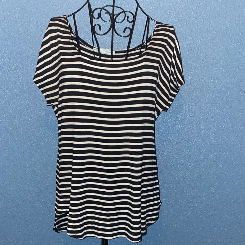 Maurices Black & White Striped Short Sleeve Scoop Neck Top